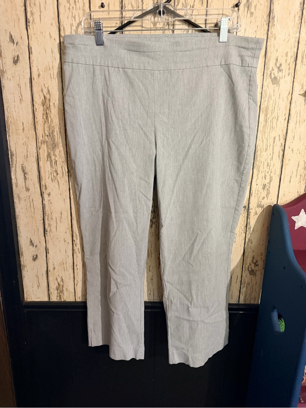 Croft & Barrow Size 16 Gray Pull On Ankle Cropped Pants